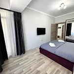 Crazy Apartament 13 Summerland