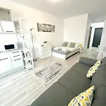 Jolie Studios & Apartments