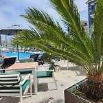 Alezzi Large Luxury Studio N10 Piscina