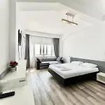 Seaside Inn & Suites