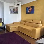 Cris Summerland Apartament
