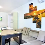 Malibu Apartment By Alz