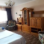 Budget-Friendly 2Br Apartment Near The Sea - Smart Layout For Privacy