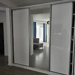 10Housemamaia