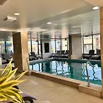 Marine Vibes - Pool & Spa Beach Resort
