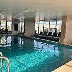 Marine Vibes - Pool & Spa Beach Resort