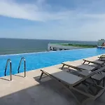 Infinity Aqua Blue Apartments Beach Roof Top Pool & Spa Resort - Private Parking
