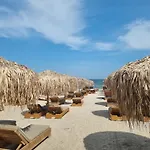 Tropicana - Infinity Pool & Spa Resort