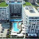 Tropicana - Infinity Pool & Spa Resort