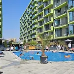 Seafront Beach Pool & Spa Resort Apartment Mamaia Nord