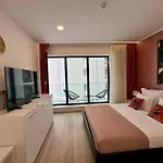 Roapart Mamaia Sunrise