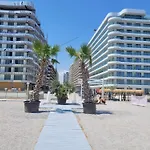 Lakeside Studio Mamaia Central