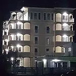 Sophy Apartments Mamaia