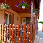 Casa Cu Castan