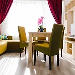 Orchid Lake View Apartment Summerland