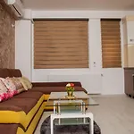 Golden Apartment 1