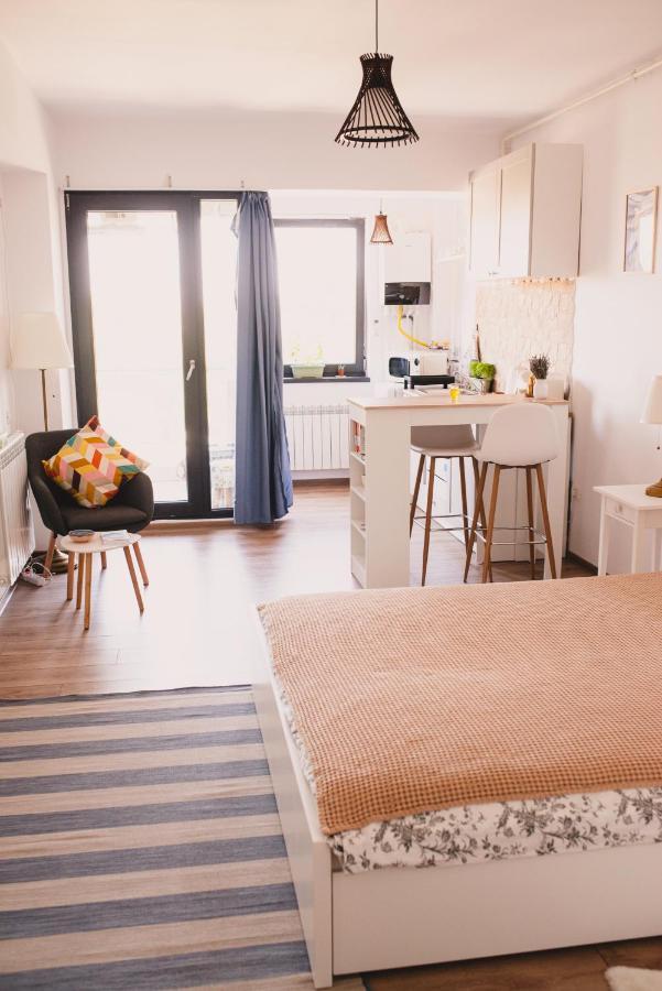 Retro By The Sea Apartment *