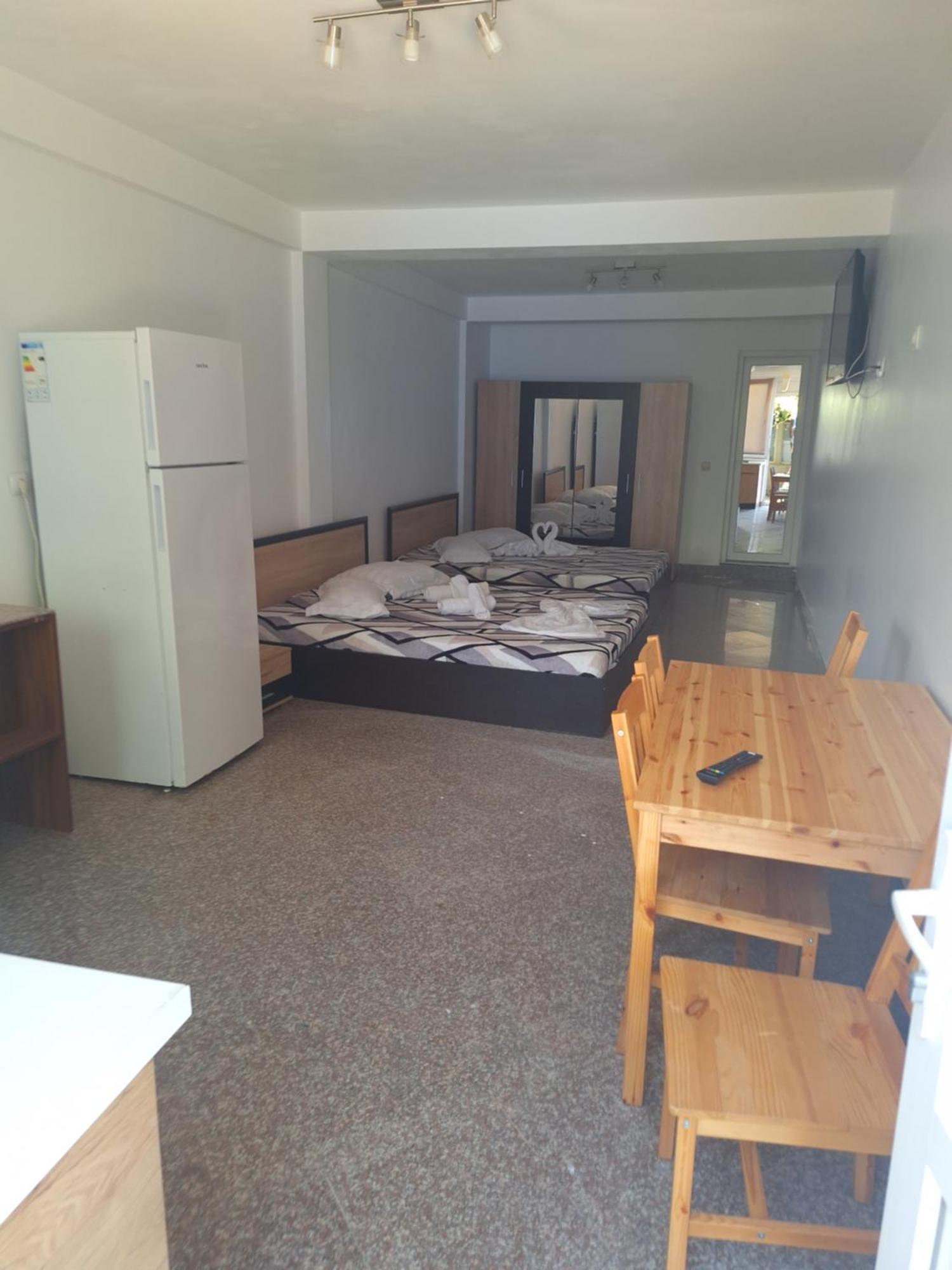 Casa Inflorita Garsoniere Parter Guest house *