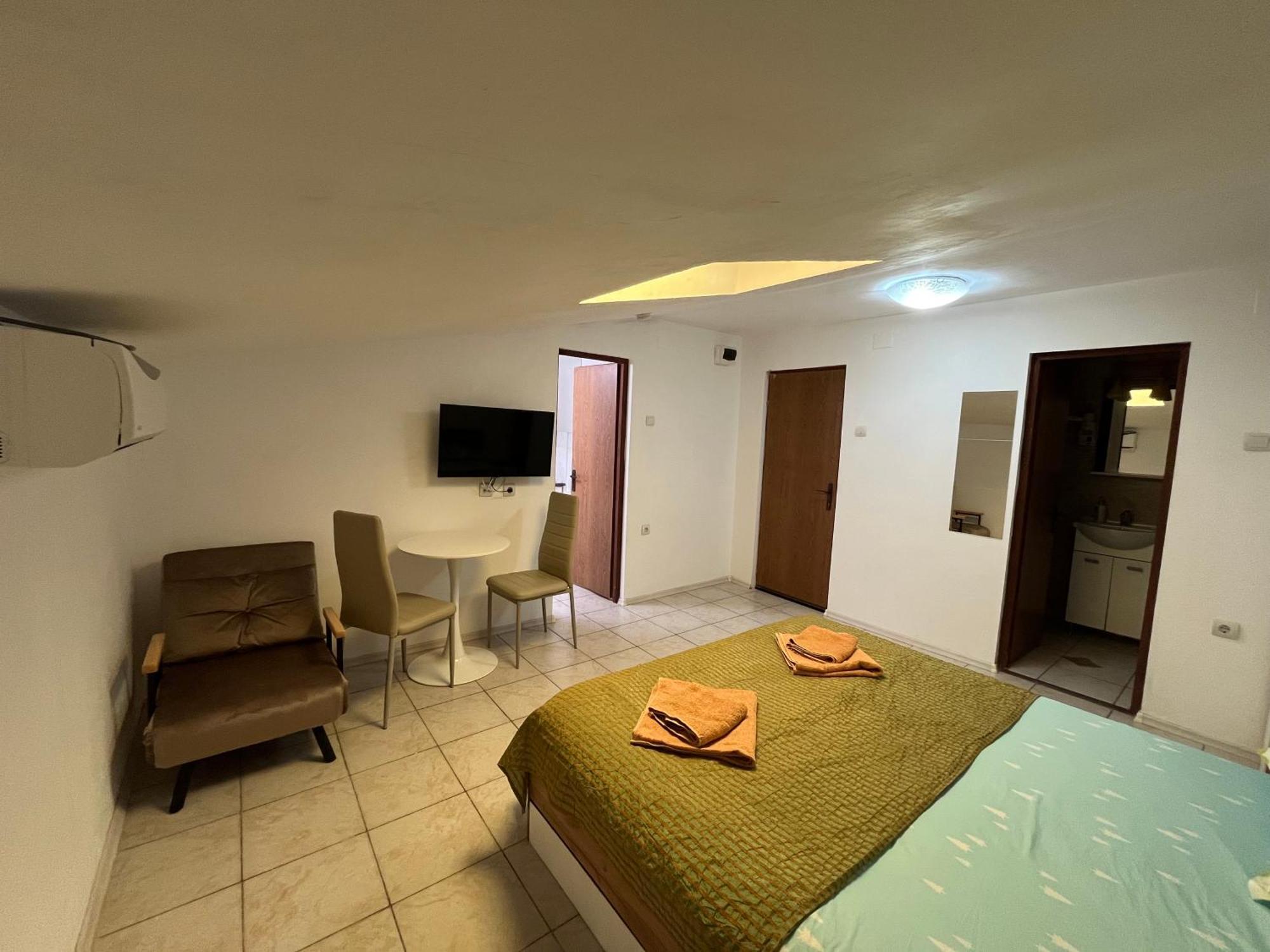 Garsoniere Victor Seaview Aer Conditionat-bucatari-primim Carduri Vacanta-pet Friendly 150 M De Plaja Reyna- Zoom