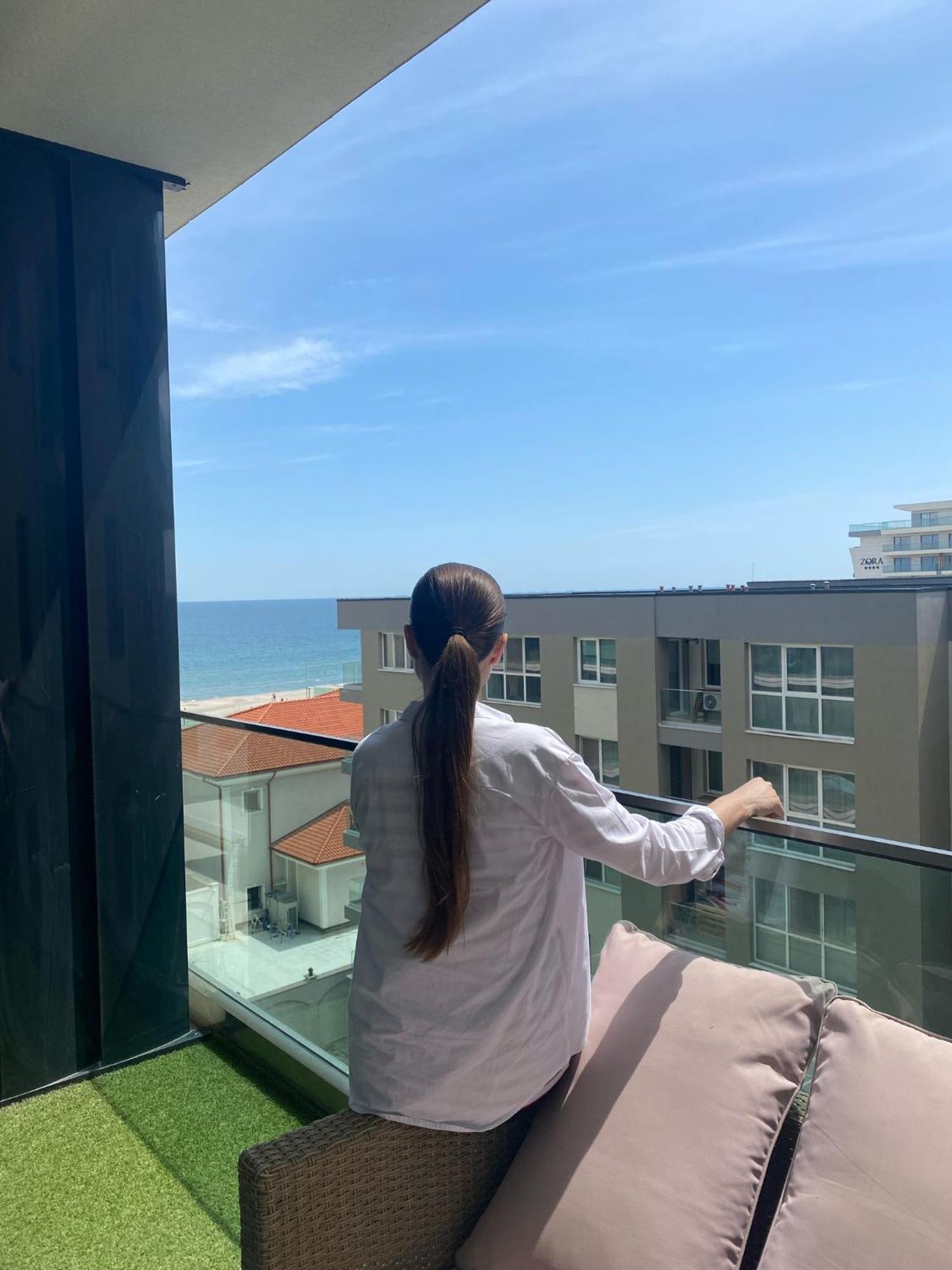 Apartment Lovely Blue Waves