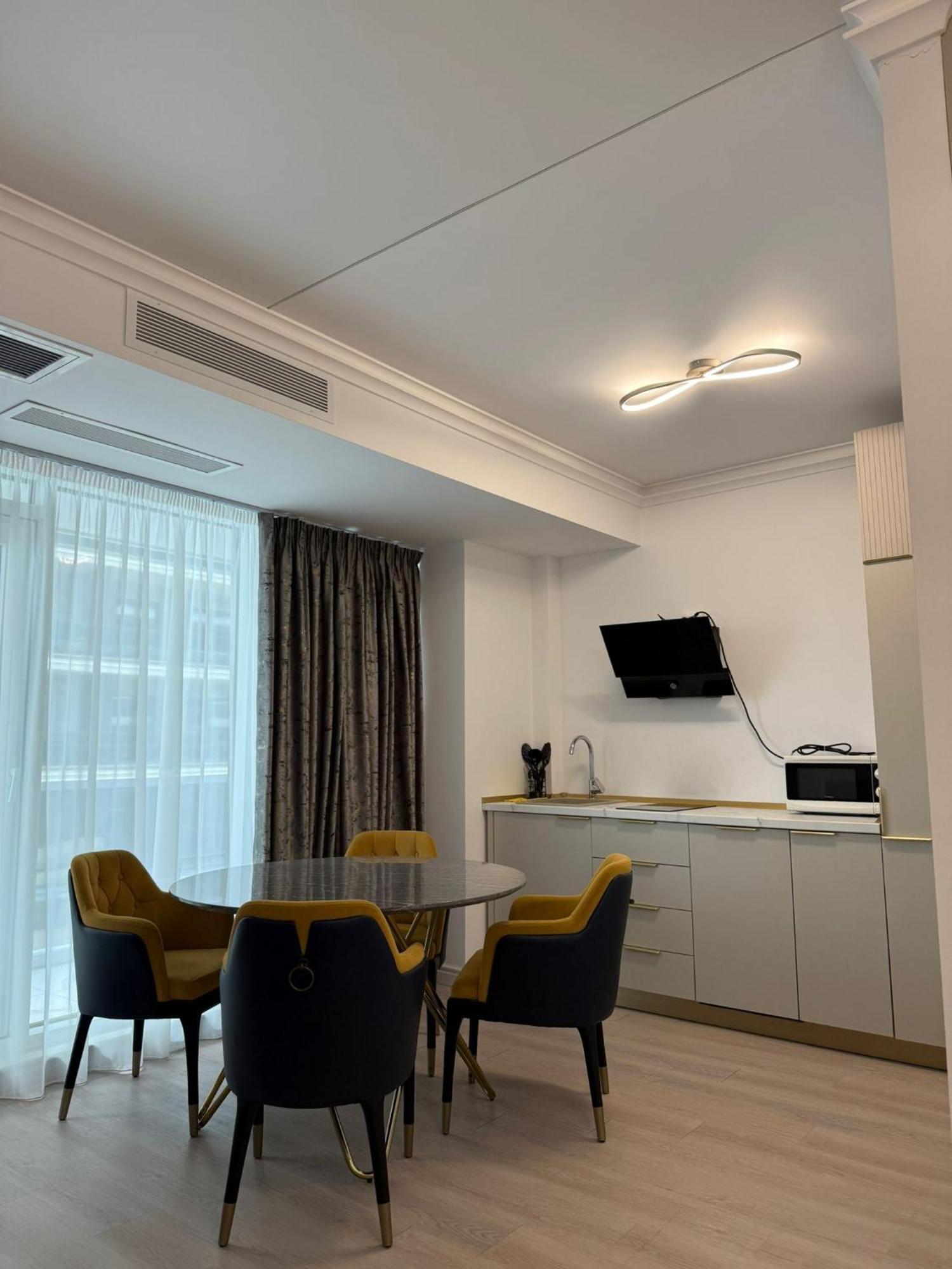 Smarald Titanic Apartment *