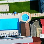 Pensiunea Blue House