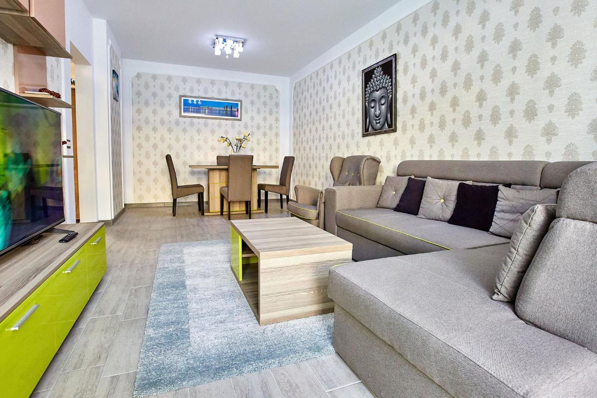 Hotel Deluxe By Alz 4*