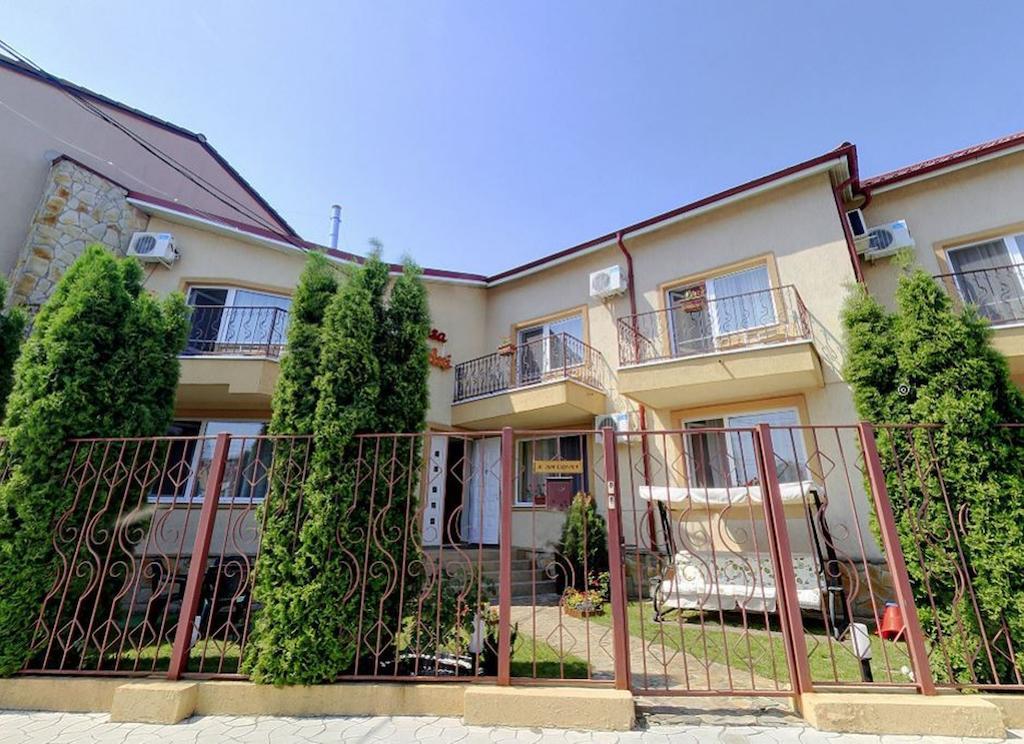 Guest house Casa Esy 3*
